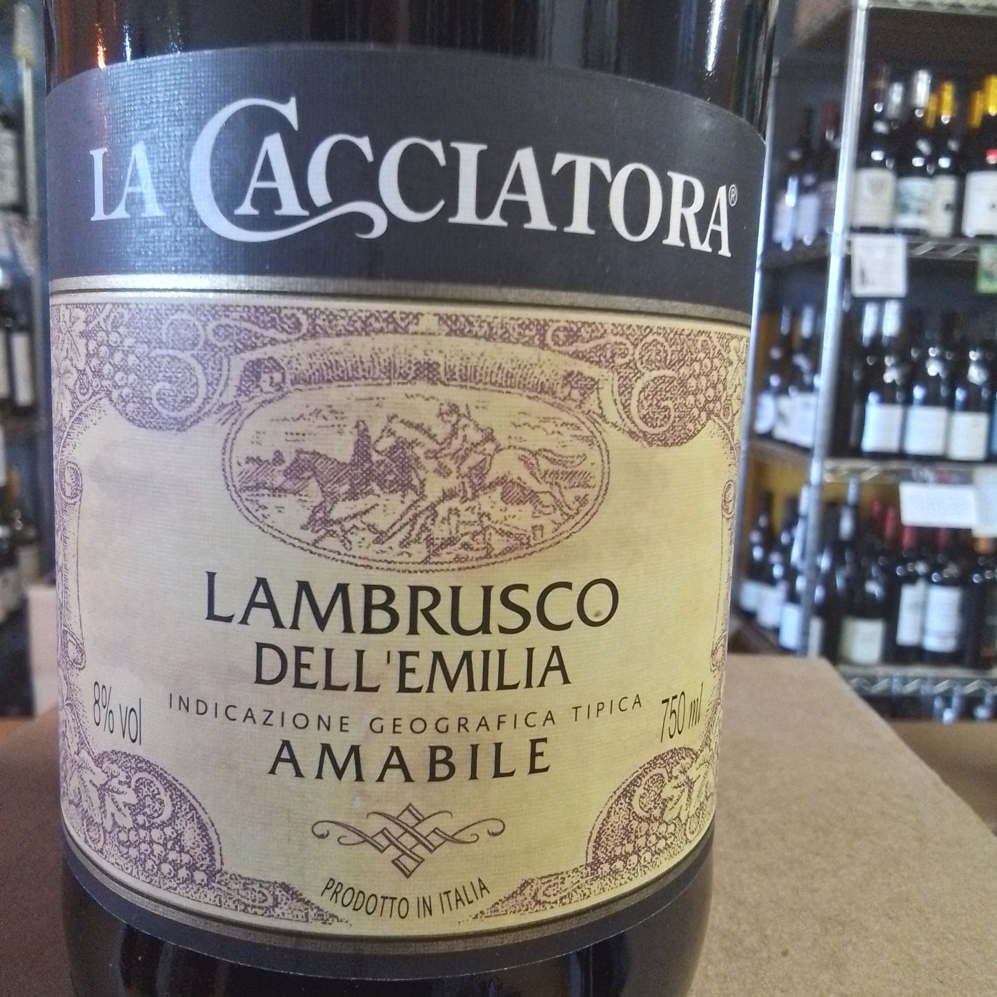 LA CACCIATORA NV Lambrusco dell'Emilia Amabile (Emilia-Romagna, Italy)