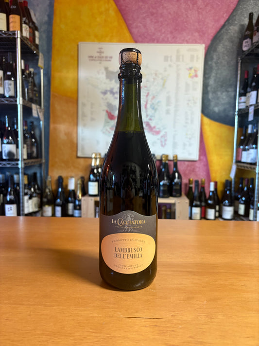 LA CACCIATORA NV Lambrusco dell'Emilia Amabile (Emilia-Romagna, Italy)